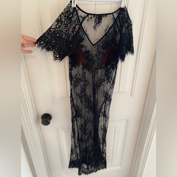 FOREVER 21 - Rose Embroidered Appliqué on Black Lace Maxi Dress - Picture 2 of 4